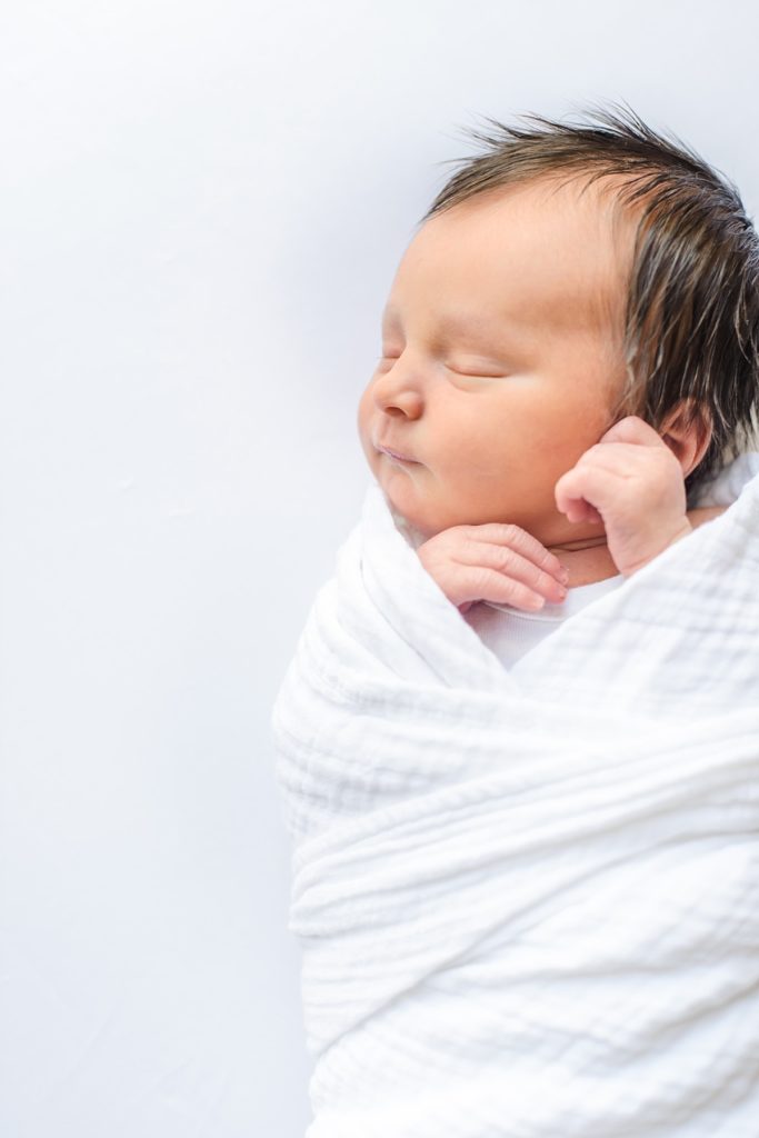 minimalist newborn photography