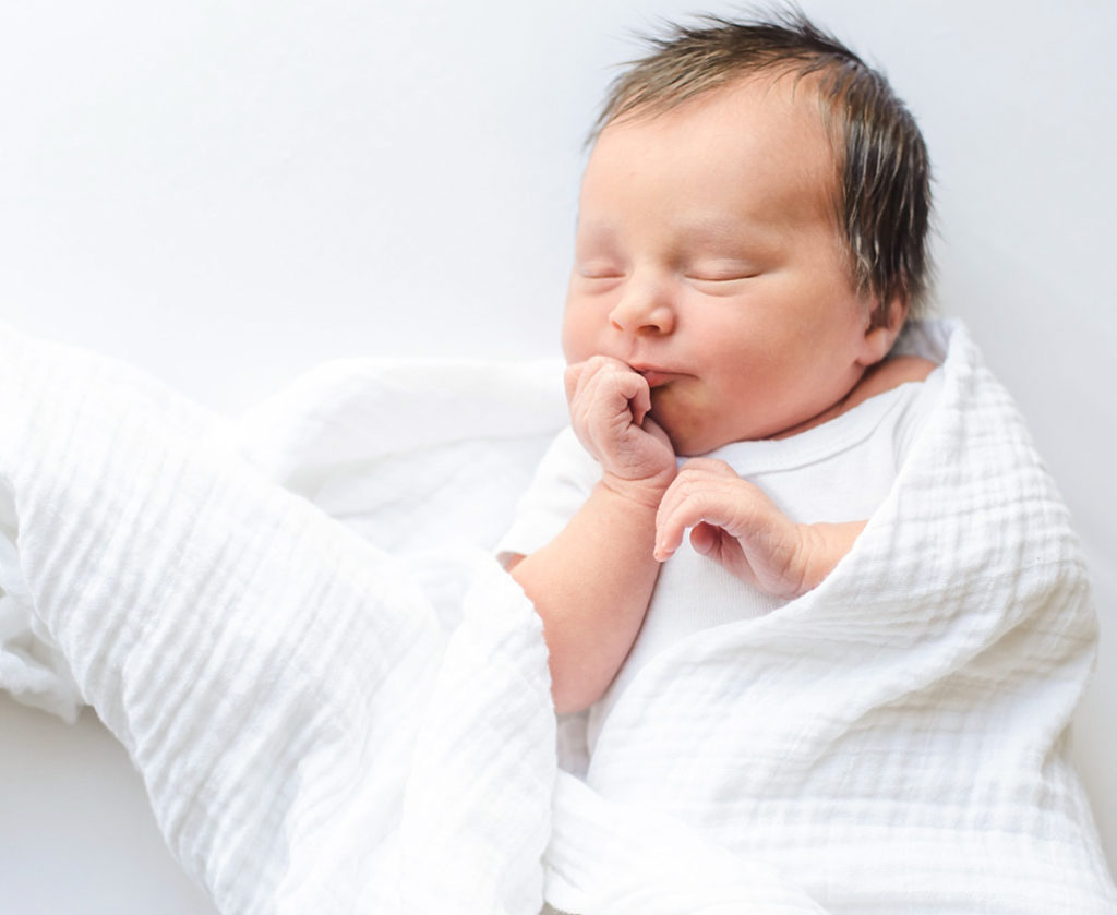 minimalist newborn photography