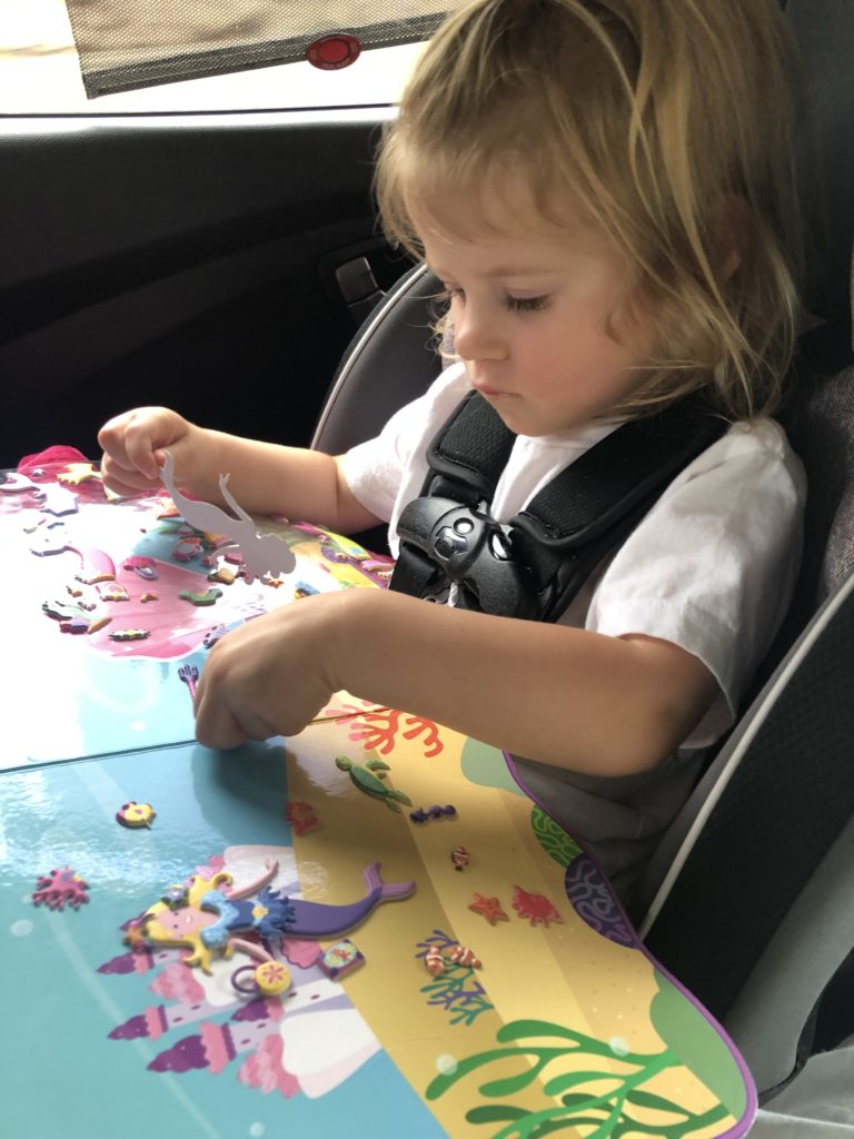 Entertaining Your Toddler While Traveling