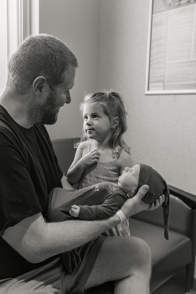 Siblings and parents meet new baby in Fresh 48 newborn session